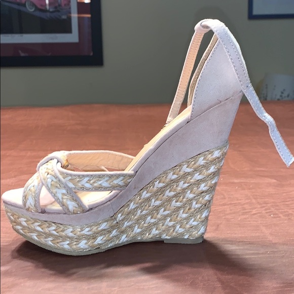 White and tan wedges - Picture 2 of 4
